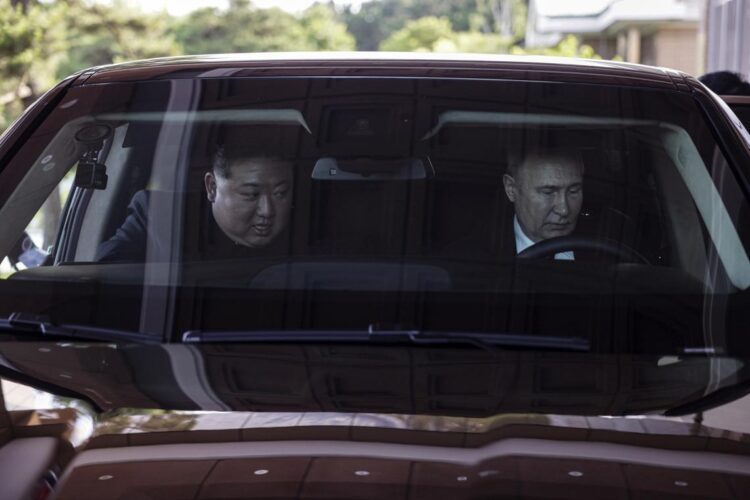 Putin y Kim Jong-un viajan en un coche Aurus en Pyongyang, Corea del Norte, 19 de junio de 2024. Foto: GAVRIIL GRIGOROV/SPUTNIK/EFE/EPA.