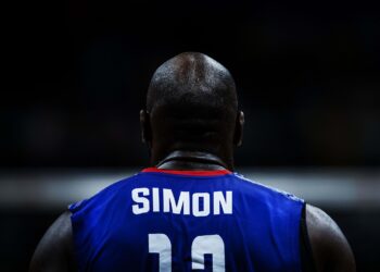 Robertlandy Simón durante un partido de Cuba durante la Liga de las Naciones de Voleibol 2024. Foto: Volleyball World / Archivo.