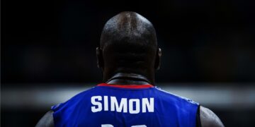 Robertlandy Simón durante un partido de Cuba durante la Liga de las Naciones de Voleibol 2024. Foto: Volleyball World / Archivo.