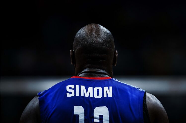 Robertlandy Simón durante un partido de Cuba durante la Liga de las Naciones de Voleibol 2024. Foto: Volleyball World / Archivo.