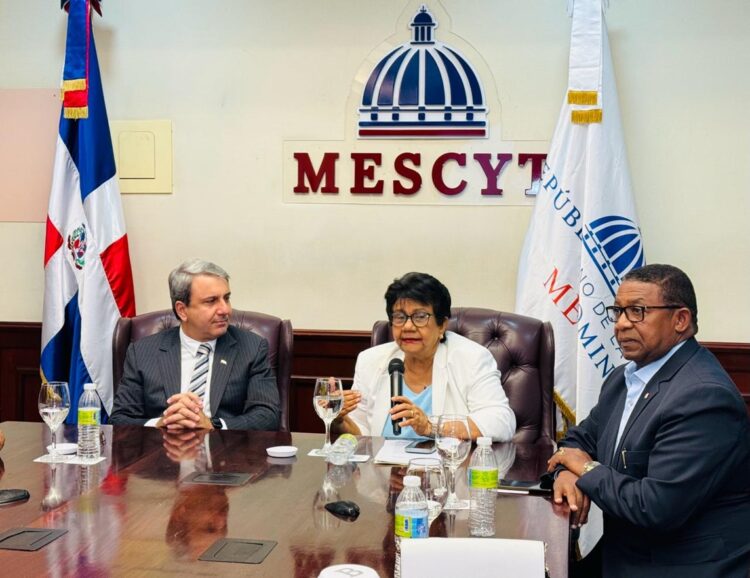 Encuentro del ministro cubano con rectores, vicerrectores y otras autoridades de Educación Superior en Dominicana. Foto: @CubaMES