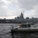 Una fragata rusa durante la preparación del día naval en San Petersburgo. Foto: Anatoly Maltsev/ EFE.