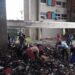 Recogida de desechos en edificio Girón, tras el incendio del sábado. Foto: Facebook/Consejo de la Administración Plaza de la Revolución.