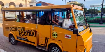 Microbús eléctrico en Sancti Spíritus. Foto: Naturaleza Secreta / Perfil de Facebook de Eduardo Rodríguez Dávila.