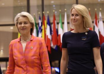La alemana Ursula Von der Leyen (i) y la estonia Kaja Kallas, nombradas como presidenta de Comisión Europea y alta representante de la Unión Europea (UE) para la Política Exterior y de Seguridad, respectivamente. Foto: Olivier Hoslet / POOL / EFE.