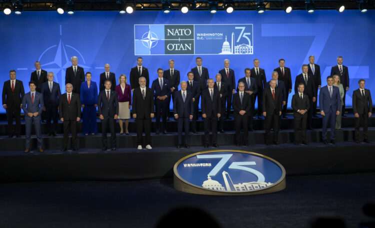Líderes de los 32 países de la OTAN en su cumbre de Washington. Foto: Lenin Nolly / EFE.