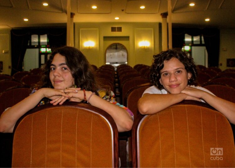 Sofía Pedrera (izquierda) y Patricia García (derecha) componen el dúo Aguas de Marzo. Foto: Jorge Luiz Coll.