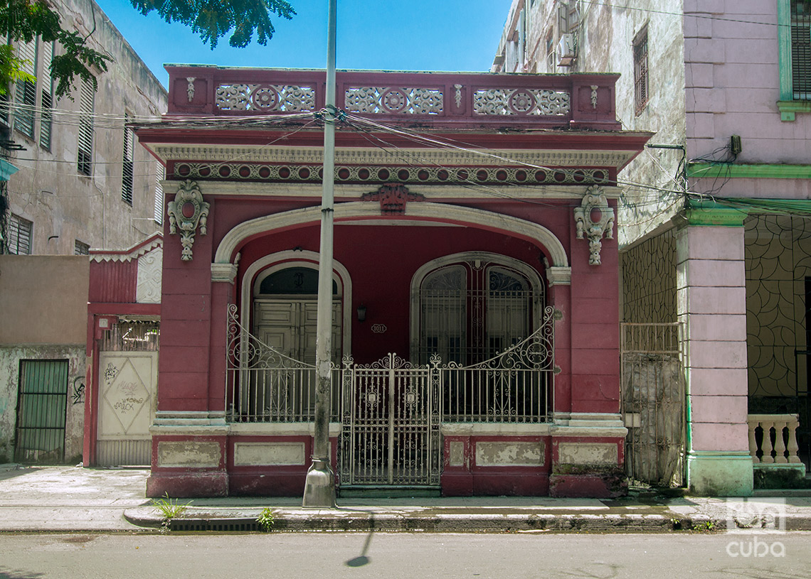 Casa privada en la avenida Carlos III, La Habana. Foto: Otmaro Rodríguez.