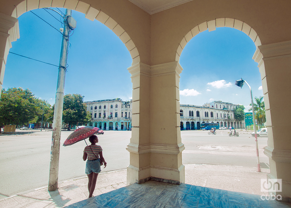 Intercepción de la calle Infanta y la avenida Carlos III, La Habana. Foto: Otmaro Rodríguez.