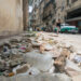 Acera rota con desechos acumulados en la calle San Miguel, en La Habana. Foto: Otmaro Rodríguez.