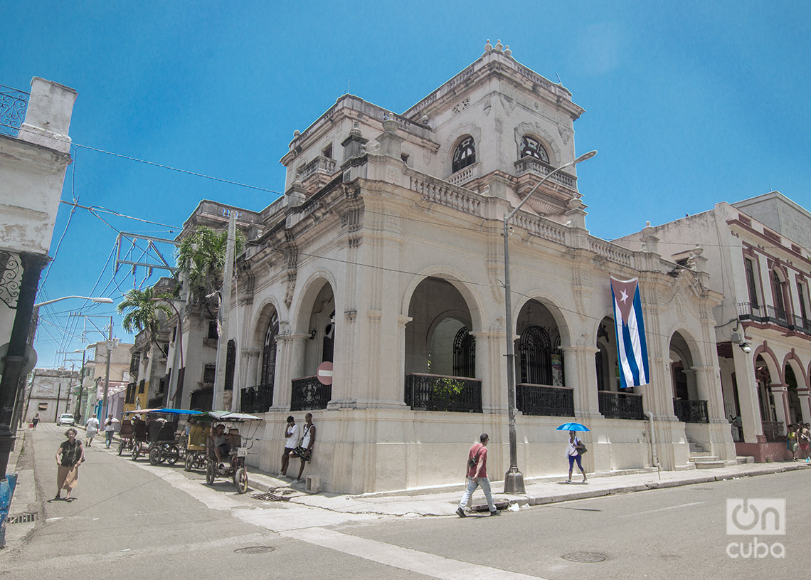 La mansión del millonario Alfredo Hornedo, hoy casa municipal de cultura, en la avenida Carlos III. Foto: Otmaro Rodríguez.
