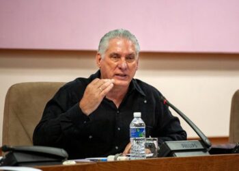 Díaz-Canel ante la Comisión de Asuntos Económicos de la ANPP. Foto: Enrique González, Cubadebate.