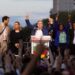 El líder de La Francia Insumisa, Jean-Luc Mélenchon, celebra este domingo los resultados de la coalición de izquierdas del Nuevo Frente Popular en la segunda vuelta de las elecciones en Francia. Foto: ANDRE PAIN/EFE.