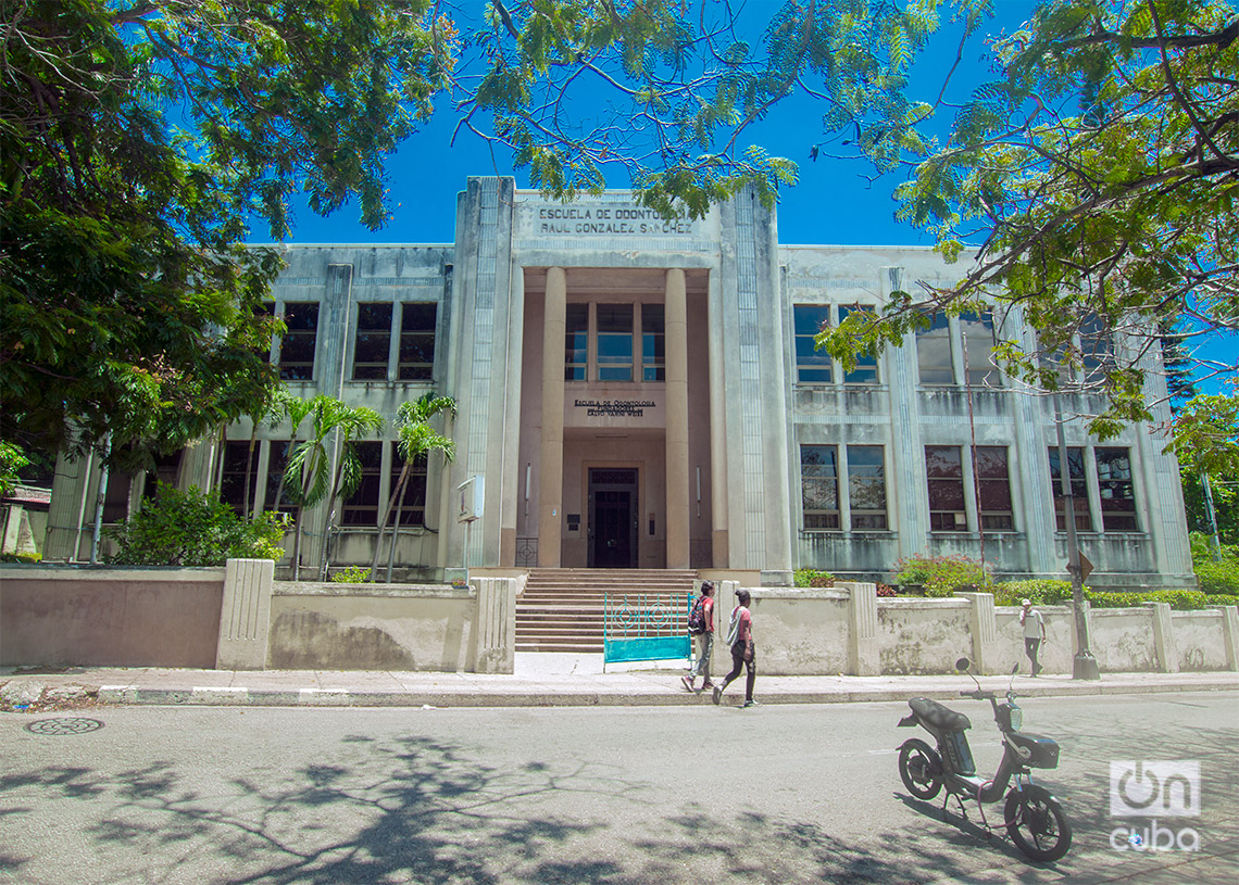 Facultad de Estomatología Raúl González Sánchez, en la avenida Carlos III, La Habana. Foto: Otmaro Rodríguez