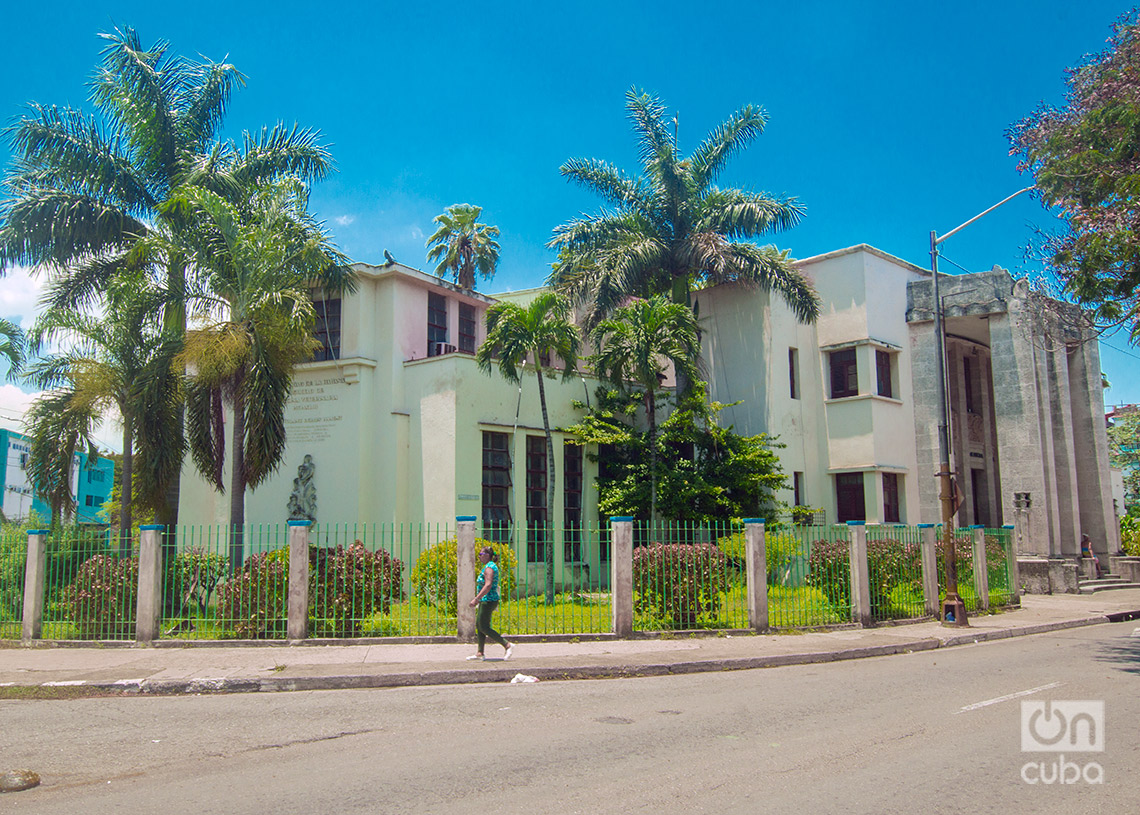Antigua facultad de Veterinaria de La Universidad de La Habana, en la avenida Carlos III. Foto: Otmaro Rodríguez.
