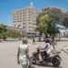 Avenida Carlos III, en La Habana. Al fondo, el Gran Templo Nacional Masónico de Cuba. Foto: Otmaro Rodríguez.