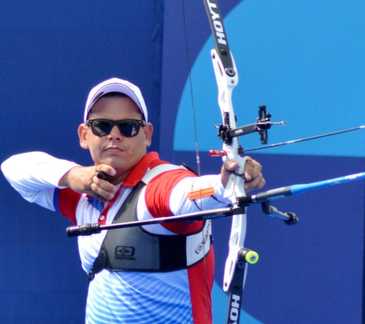 El arquero cubano Hugo Franco durante la ronda de matches de los Juegos Olímpicos de París 2024. Foto: Ricardo López Hevia.