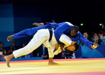 Iván Silva (judogi azul) no pudo superar la primera ronda en los Juegos Olímpicos de París. Foto: Ricardo López Hevia.