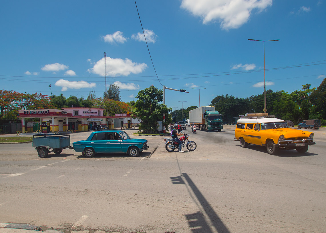 Avenida de Santa Catalina y Rancho Boyeros. Foto: Otmaro Rodríguez.