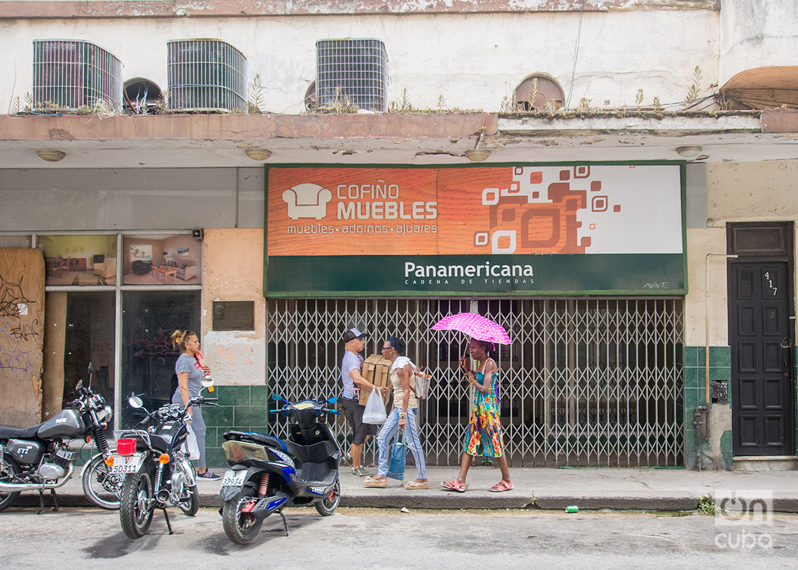 La tienda Cofiño muebles era en CUC, hoy está cerrada. Foto: Otmaro Rodríguez.