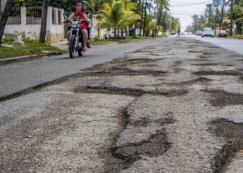 El deterioro de calles y carreteras, una de las causas: Foto: CubaNoticias 360.
