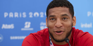 El cubano Emmanuel Reyes Pla, integrante del equipo olímpico de boxeo de España, durante la rueda de prensa previa a los Juegos Olímpicos de París 2024. Foto: Sashenka Gutiérrez / EFE.