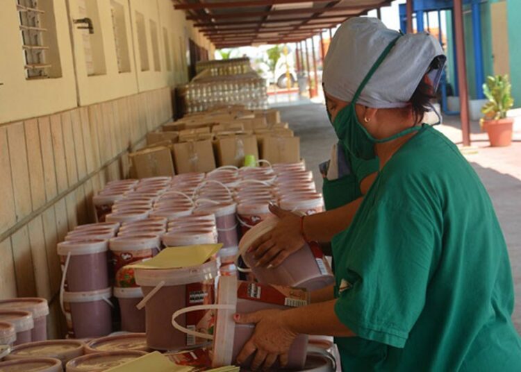 Trabajadoras de una mipyme en Ciego de Ávila. Foto: Osvaldo Gutiérrez Gómez / ACN / Archivo.