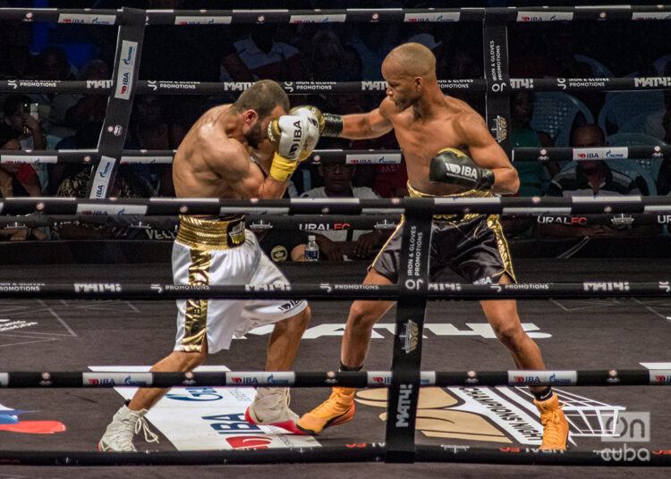 Roniel Iglesias vs Gurgen Madoyan (ARM), en La Habana. Foto: Otmaro Rodríguez.