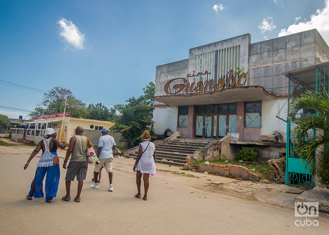 Cine Guanabo, en esa comunidad de playa al este de La Habana. Foto: Otmaro Rodríguez.