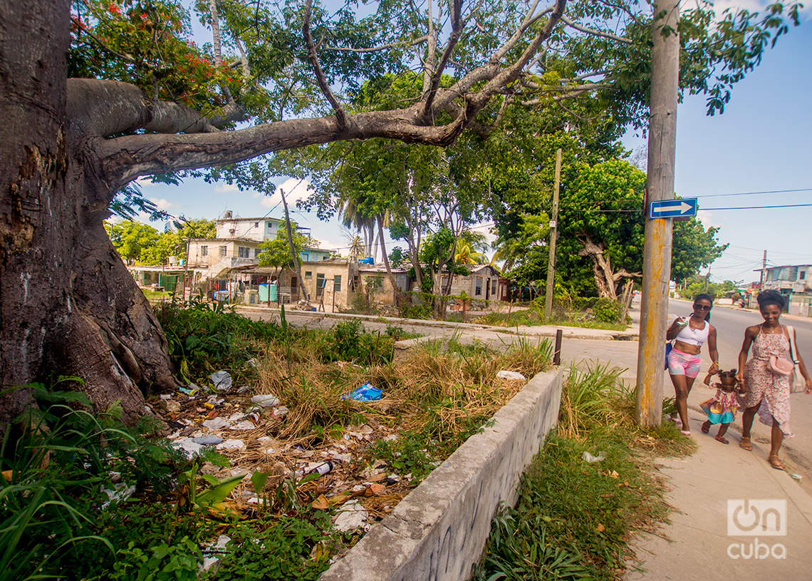 Calle 5ta C en Guanabo. Foto: Otmaro Rodríguez.