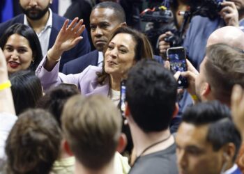 Kamala Harris después de un mitin en la Universidad de Nevada, Las Vegas, el 10 de agosto de 2024. EFE/EPA/BIZUAYEHU TESFAYE.