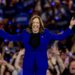 Kamala Harris en  un mitin de campaña en el Fiserv Arena de Milwaukee, Wisconsin. Foto:  EFE/EPA/ JUSTIN LANE.