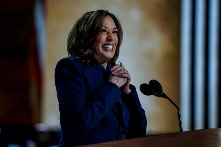 Kamala Harris la noche final de la Convención Nacional Demócrata de Chicago. Foto: EFE/EPA/WILL OLIVER.