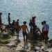 Adolescentes se bañan en la costa habanera, en el verano de 2024. Foto: Otmaro Rodríguez.