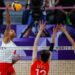 Melissa Vargas (izquierda) en acción durante los cuartos de final del voleibol en los Juegos Olímpicos de París. Foto: Divyakant Solanki/EFE.