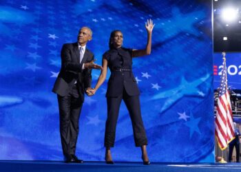 Barack y Michelle Obama en la Convención demócrata. Foto: MICHAEL REYNOLDS/EFE/EPA.