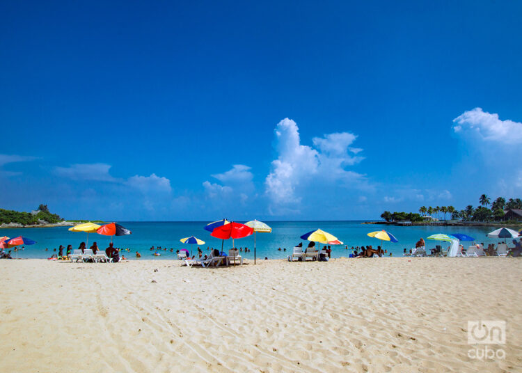 Playa de Bacuranao, al este de La Habana. Foto: Otmaro Rodríguez.