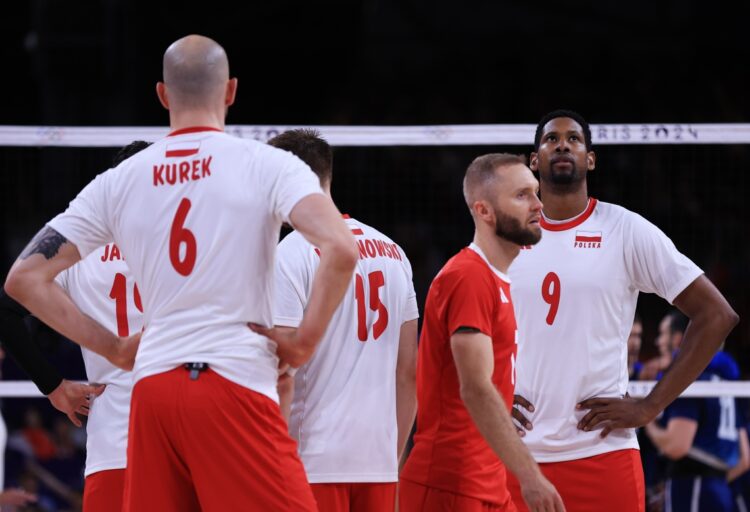 Wilfredo León (#9) y Polonia no tuvieron la más mínima opción de derrotar a una inmesa Francia en la final del voleibol masculino de los Juegos Olímpicos de París. Foto: Ritchie B. Tongo/EFE.