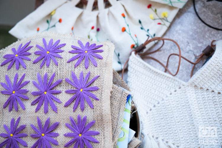 Detalle de cartera de Gabriela Ramos, uno de sus trabajos expuestos en Fábrica de Arte. Foto: Jorge Ricardo.