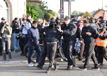 Protestas y violencia de la extrema derecha en Liverpool. Foto: EFE.