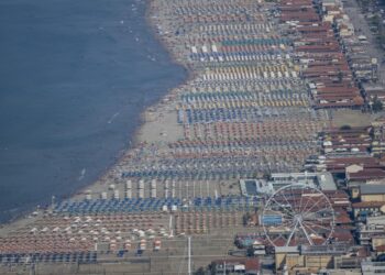 Vista de una playa en Versilia. Foto: CLAUDIO GIOVANNINI/EFE/EPA.