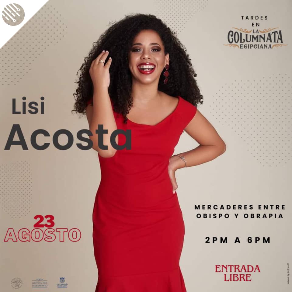 lisi acosta en la columnata egipcia