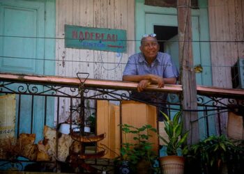 El poeta y pintor santiaguero Efraín Nadereau Maceo, fallecido el 26 de agosto de 2024 en Santiago de Cuba. Foto: Tomada de Claustrofobia Promociones Literarias / Archivo.