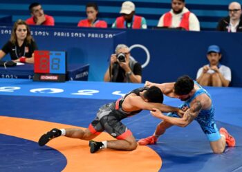 Luis Alberto Orta (derecha) combate en los cuartos de final de París 2024. Foto: JIT