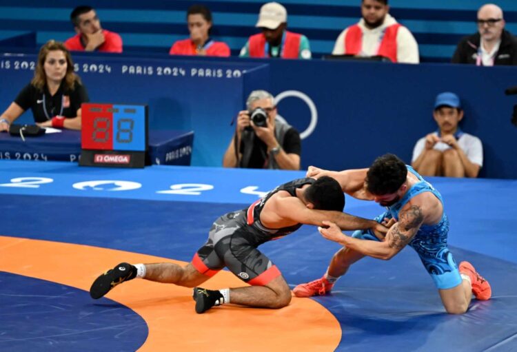 Luis Alberto Orta (derecha) combate en los cuartos de final de París 2024. Foto: JIT