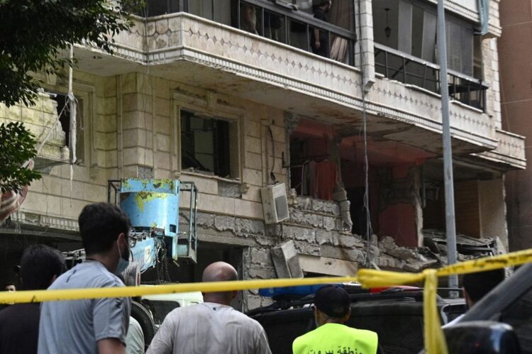 Edificio en las afueras de Beirut atacado por Israel el 20 de septiembre de 2024. Foto: Wael Hamzeh / EFE.