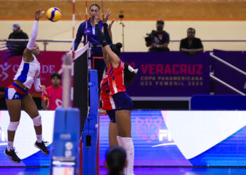 La cubana Whitney James ataca en el partido contra República Dominicana en la Copa Panamericana Sub-23. Foto: www.norceca.net