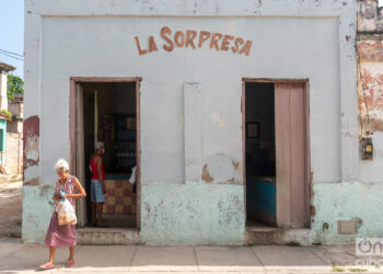 Fachada de una bodega cubana. Foto: Kaloian Santos Cabrera.