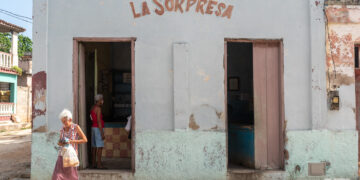 Fachada de una bodega cubana. Foto: Kaloian / Archivo.