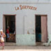 Fachada de una bodega cubana. Foto: Kaloian Santos Cabrera.